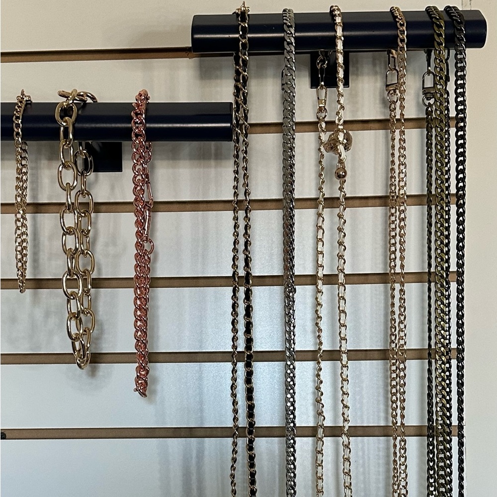 Chains chose the one you want NO PURSE COMES WITH IT